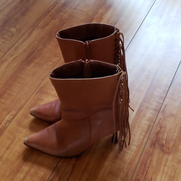 Two Lips Boots - Picture 2 of 3